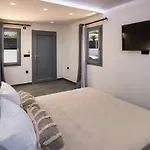 Potamida Apartment *